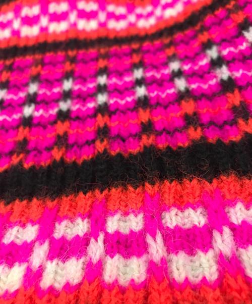 CELINE（セリーヌ）CELINE (セリーヌ) Embroidery Hooded Sweater In Ski Jacquard Wool ブラック×ピンク サイズ:Mの古着・服飾アイテム