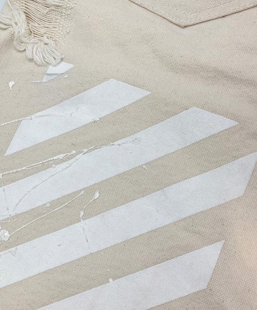 OFFWHITE（オフホワイト）OFFWHITE (オフホワイト) ロゴペイント ダメージショートパンツ アイボリー サイズ:76cm (W30)の古着・服飾アイテム