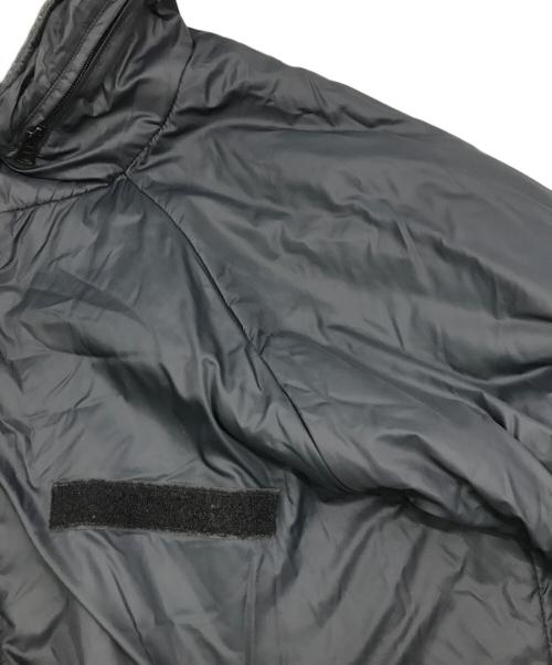 is-ness（イズネス）is-ness (イズネス)  REVERSIBLE MILITARY JACKET グレー×ネイビー サイズ:Mの古着・服飾アイテム