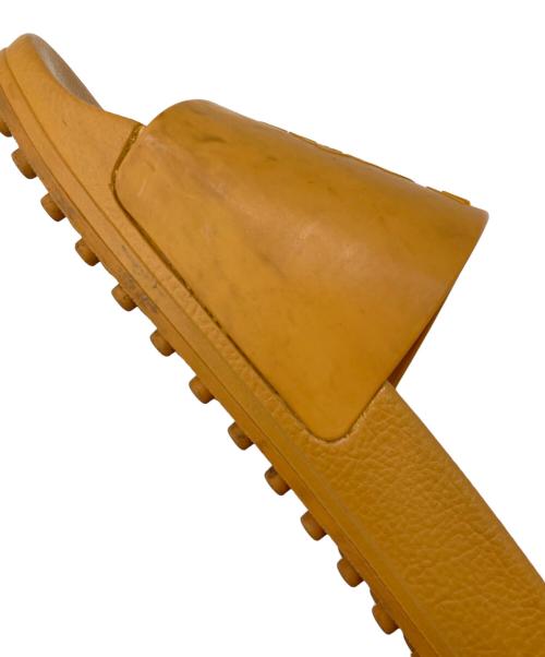 TOD'S（トッズ）TOD'S (トッズ) エンボス スライド サンダル ベージュ サイズ:8の古着・服飾アイテム