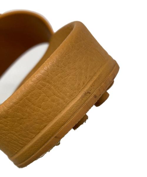 TOD'S（トッズ）TOD'S (トッズ) エンボス スライド サンダル ベージュ サイズ:8の古着・服飾アイテム
