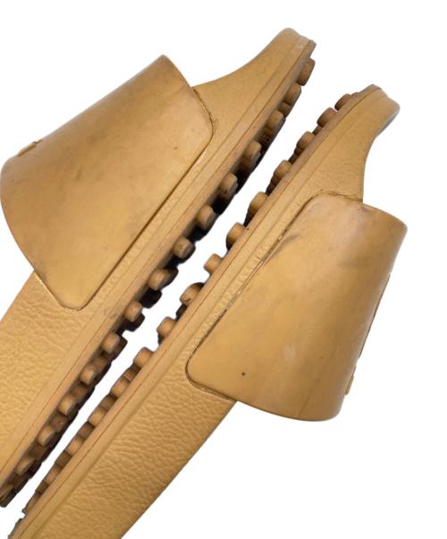 TOD'S（トッズ）TOD'S (トッズ) エンボス スライド サンダル ベージュ サイズ:8の古着・服飾アイテム