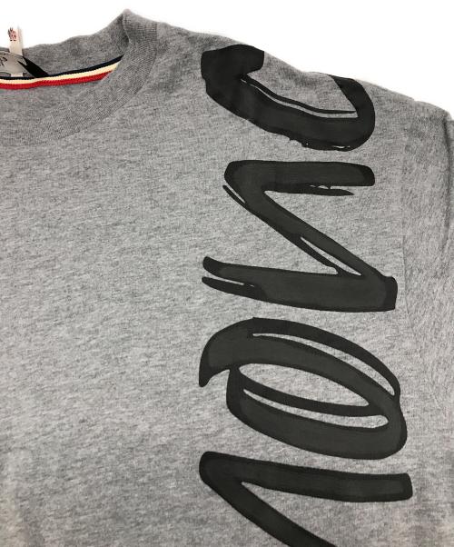 MONCLER GRENOBLE（モンクレール グルノーブル）MONCLER GRENOBLE (モンクレール グルノーブル) プリントカットソー グレー サイズ:XLの古着・服飾アイテム