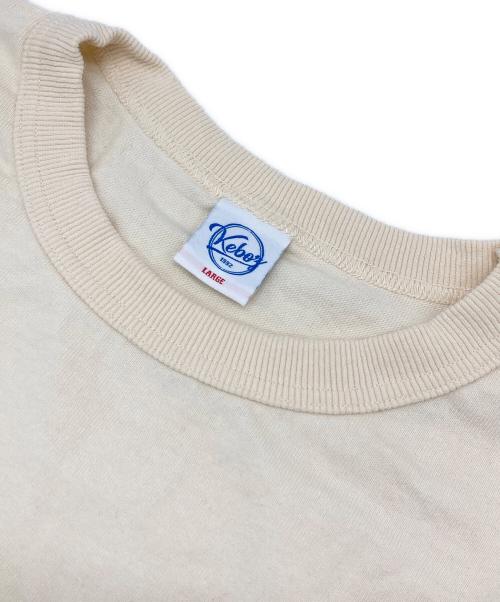 KEBOZ（ケボズ）KEBOZ (ケボズ) ロゴTシャツ アイボリー サイズ:Lの古着・服飾アイテム
