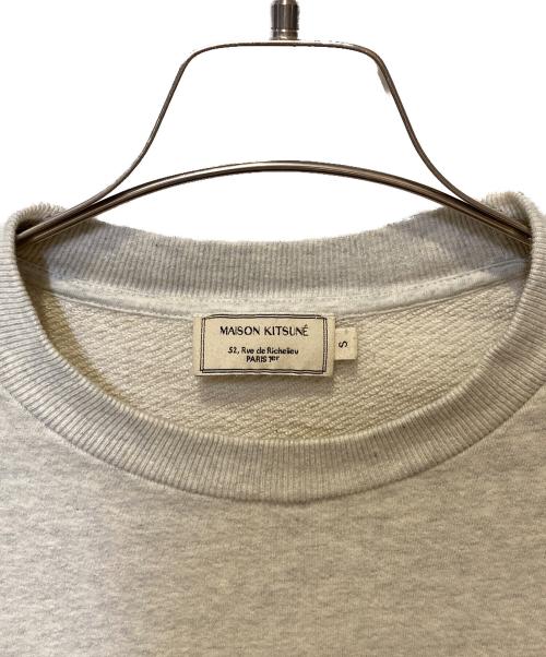 maison kitsune（メゾンキツネ）maison kitsune (メゾンキツネ) クルーネックスウェット グレー サイズ:Ｓの古着・服飾アイテム