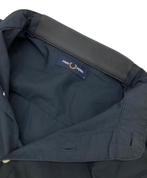 FRED PERRY（フレッドペリー）FRED PERRY (フレッドペリー) スタンドカラーシャツ ネイビー サイズ:Ｍの古着・服飾アイテム