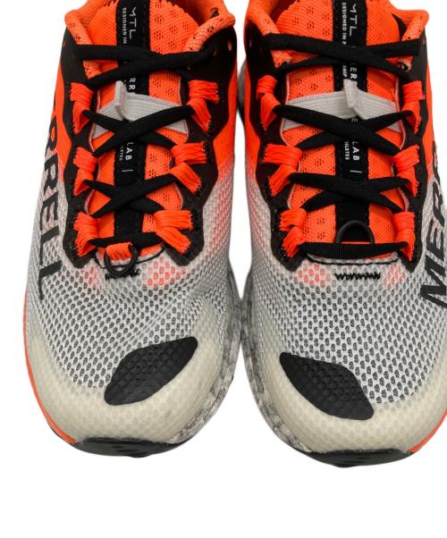 MERRELL（メレル）MERRELL (メレル) トレイルランニングシューズ オレンジ×ホワイト サイズ:23cmの古着・服飾アイテム