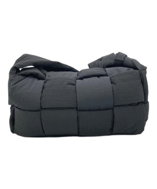 BOTTEGA VENETA（ボッテガベネタ）BOTTEGA VENETA (ボッテガベネタ) パデッドカセットショルダーバッグ ブラック サイズ:下記参照　の古着・服飾アイテム