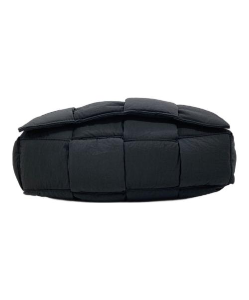 BOTTEGA VENETA（ボッテガベネタ）BOTTEGA VENETA (ボッテガベネタ) パデッドカセットショルダーバッグ ブラック サイズ:下記参照　の古着・服飾アイテム