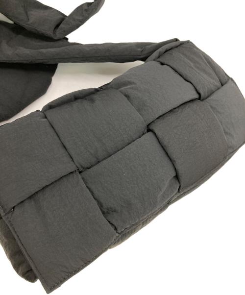 BOTTEGA VENETA（ボッテガベネタ）BOTTEGA VENETA (ボッテガベネタ) パデッドカセットショルダーバッグ ブラック サイズ:下記参照　の古着・服飾アイテム