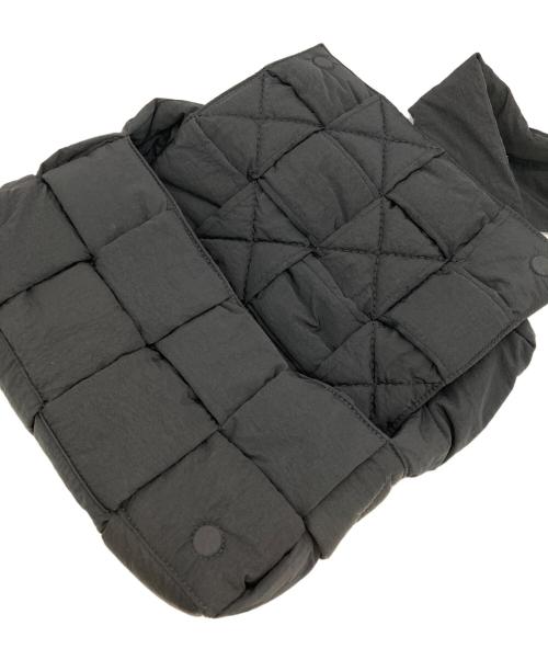 BOTTEGA VENETA（ボッテガベネタ）BOTTEGA VENETA (ボッテガベネタ) パデッドカセットショルダーバッグ ブラック サイズ:下記参照　の古着・服飾アイテム