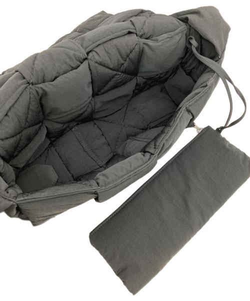 BOTTEGA VENETA（ボッテガベネタ）BOTTEGA VENETA (ボッテガベネタ) パデッドカセットショルダーバッグ ブラック サイズ:下記参照　の古着・服飾アイテム