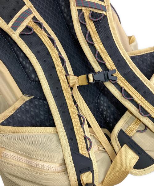 KLATTERMUSEN（クレッタルムーセン）KLATTERMUSEN (クレッタルムーセン) ギリング26L バックパック ベージュ サイズ:下記参照の古着・服飾アイテム