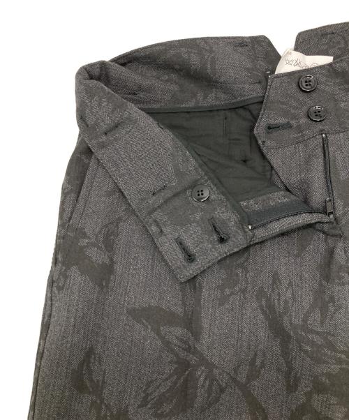 DOLCE & GABBANA（ドルチェ＆ガッバーナ）DOLCE & GABBANA (ドルチェ＆ガッバーナ) ローラル ボタニカル スラックス グレー サイズ:38の古着・服飾アイテム