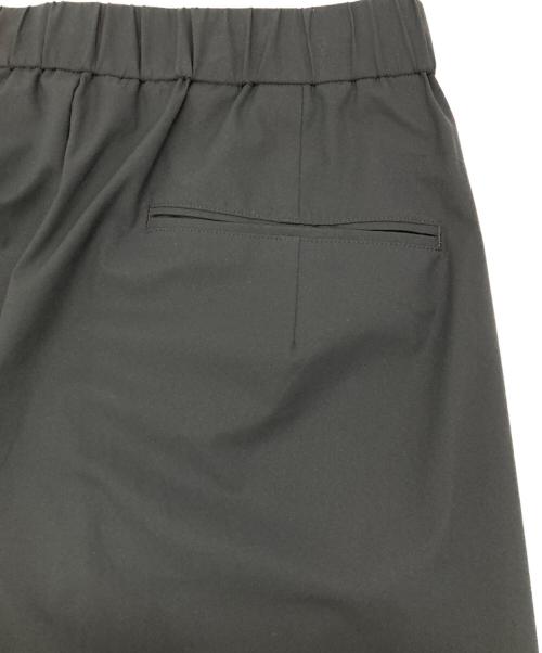 ATTACHMENT（アタッチメント）ATTACHMENT (アタッチメント) ノイズコーティング4WAYストレッチタフタ2タックワイドテーパードパンツ ブラック サイズ:1の古着・服飾アイテム