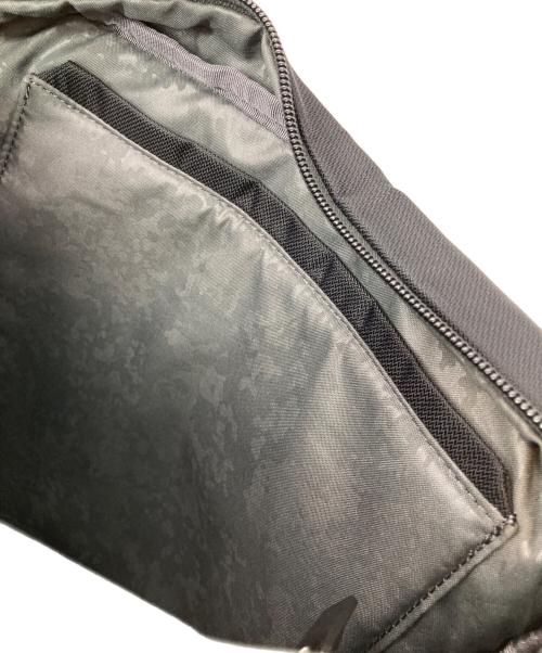 TUMI（トゥミ）TUMI (トゥミ) メタルバックル ショルダーバッグ ブラックの古着・服飾アイテム