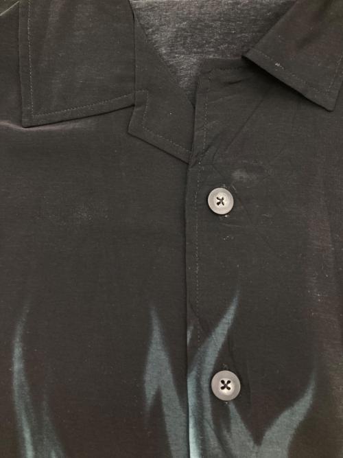 ANCHOR BLUE（アンカーブルー）ANCHOR BLUE (アンカーブルー) ［古着］ファイヤーパターン オープンカラーシャツ ブラック×レッド サイズ:XLの古着・服飾アイテム