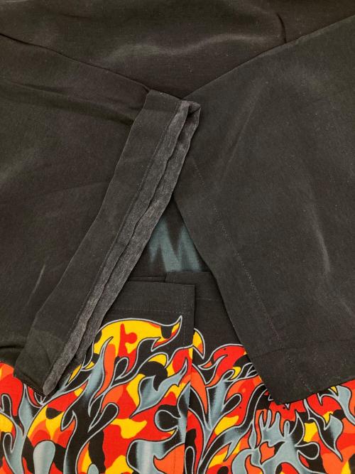 ANCHOR BLUE（アンカーブルー）ANCHOR BLUE (アンカーブルー) ［古着］ファイヤーパターン オープンカラーシャツ ブラック×レッド サイズ:XLの古着・服飾アイテム