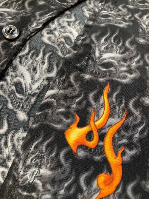 MT:2（エムティー：2）MT:2 (エムティー：2) ［古着］スカル＆ファイヤー オープンカラーシャツ ブラック×レッド サイズ:XXLの古着・服飾アイテム