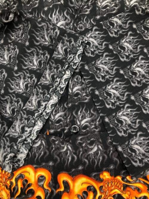 MT:2（エムティー：2）MT:2 (エムティー：2) ［古着］スカル＆ファイヤー オープンカラーシャツ ブラック×レッド サイズ:XXLの古着・服飾アイテム