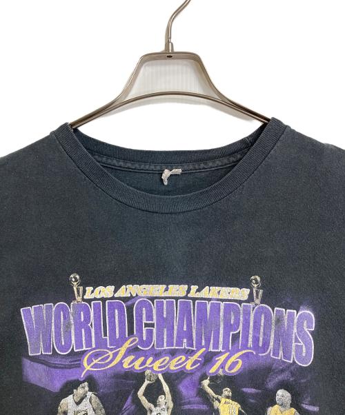 Los Angeles Lakers（ロサンゼルス・エンゼルス レイカーズ）Los Angeles Lakers (ロサンゼルス・エンゼルス レイカーズ) 【古着】ワールドチャンピオンズ スイート16 Tシャツ　半袖カットソー　Tシャツ　Tee　Los Angeles Lakers グレー サイズ:実寸参照の古着・服飾アイテム