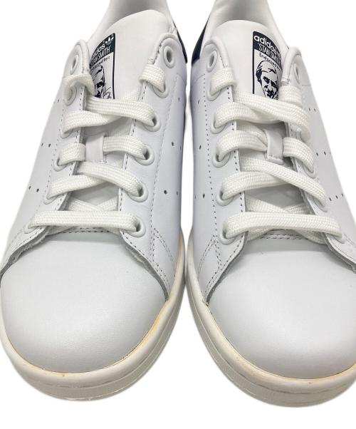 adidas（アディダス）adidas (アディダス) ローカットスニーカー ホワイト サイズ:22ｃｍ 未使用品の古着・服飾アイテム