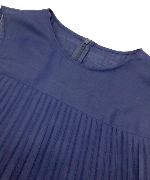 FOXEY NEWYORK（フォクシーニューヨーク）FOXEY NEWYORK (フォクシーニューヨーク) ノースリーブプリーツワンピース ネイビー サイズ:38の古着・服飾アイテム