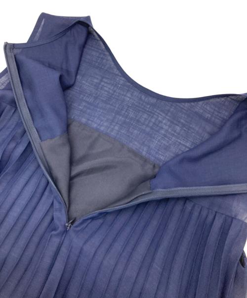 FOXEY NEWYORK（フォクシーニューヨーク）FOXEY NEWYORK (フォクシーニューヨーク) ノースリーブプリーツワンピース ネイビー サイズ:38の古着・服飾アイテム