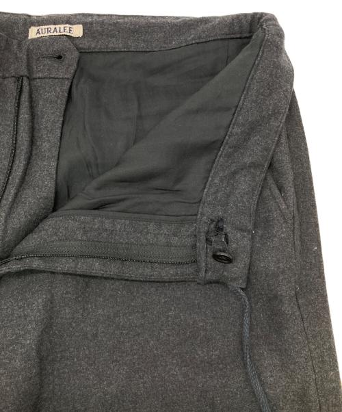 AURALEE（オーラリー）AURALEE (オーラリー) WOOL FULLING FLANNEL SLACKS グレー サイズ:4の古着・服飾アイテム