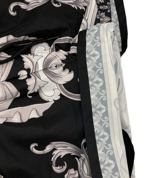 VERSACE（ヴェルサーチェ）VERSACE (ヴェルサーチェ) Silver Baroque Swim Shorts ブラック×シルバー サイズ:50の古着・服飾アイテム