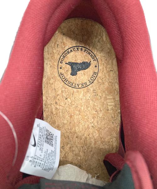 NIKE SB（ナイキエスビー）NIKE SB (ナイキエスビー) RIOT SKATESHOP (ライオットスケートショップ) Dunk Low Pro Skate Shoes レッド×ブラック サイズ:US9.5 未使用品の古着・服飾アイテム