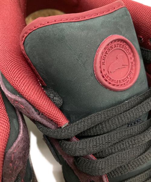 NIKE SB（ナイキエスビー）NIKE SB (ナイキエスビー) RIOT SKATESHOP (ライオットスケートショップ) Dunk Low Pro レッド サイズ:27.5cmの古着・服飾アイテム