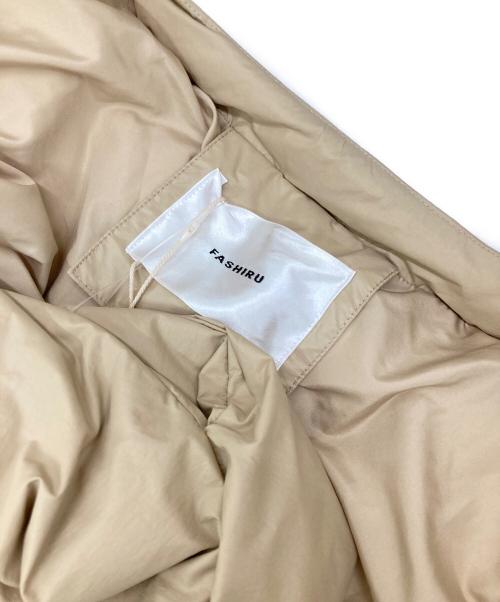 FASHIRU（ファシル）FASHIRU (ファシル) Vネック ダウンジャケット ベージュ サイズ:FREE 未使用品の古着・服飾アイテム