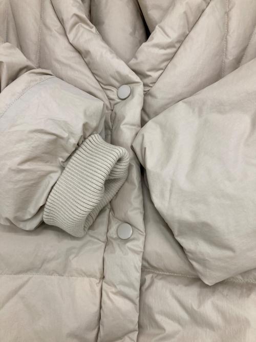 FASHIRU（ファシル）FASHIRU (ファシル) Vネック ダウンジャケット ベージュ サイズ:FREE 未使用品の古着・服飾アイテム