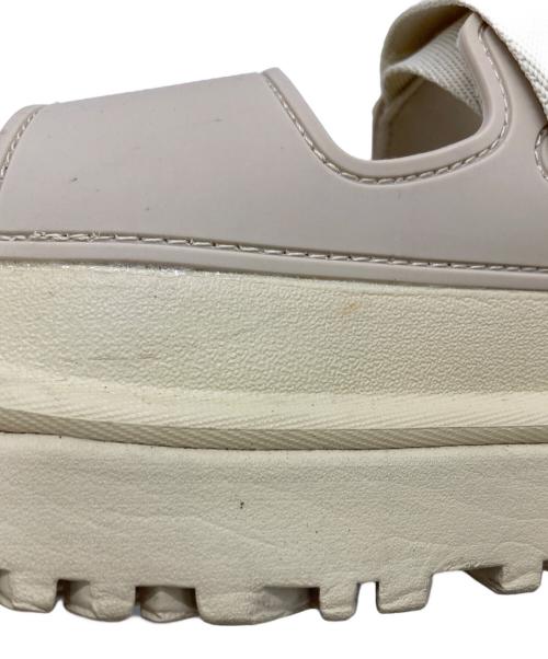 UGG（アグ）UGG (アグ) australia GOLDENGLOW サンダル ベージュ サイズ:USA 5の古着・服飾アイテム