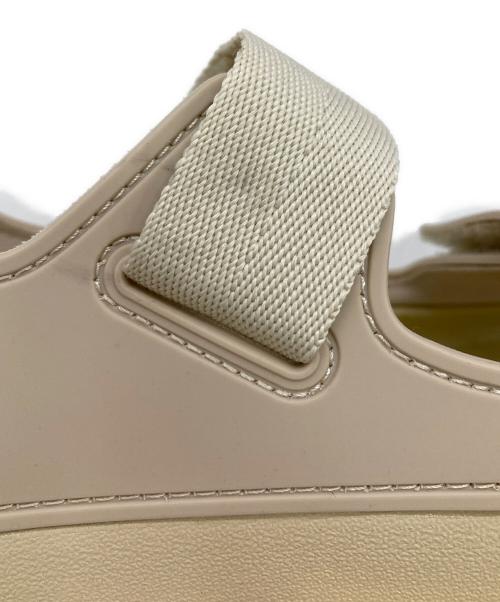 UGG（アグ）UGG (アグ) australia GOLDENGLOW サンダル ベージュ サイズ:USA 5の古着・服飾アイテム