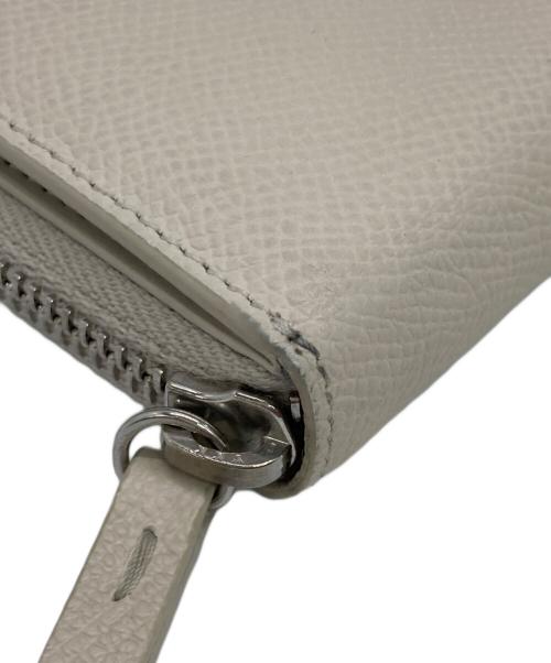 Maison Margiela（メゾンマルジェラ）Maison Margiela (メゾンマルジェラ) 4ステッチジップアラウンドコンパクトウォレット ホワイトの古着・服飾アイテム