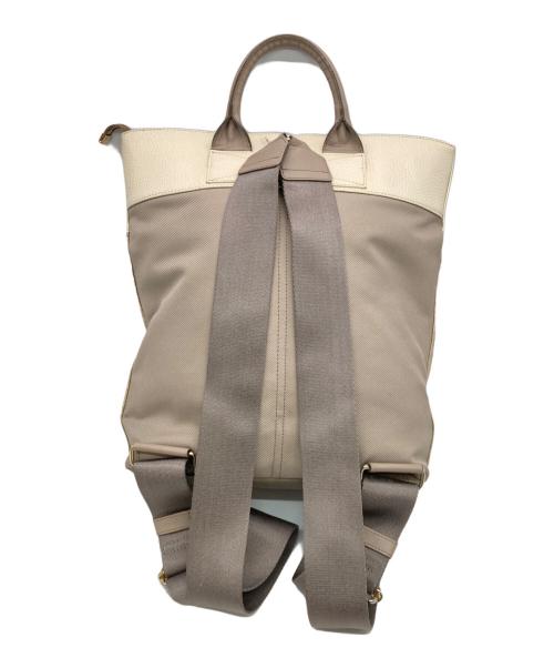 A.D.M.J.（エーディーエムジェイ）A.D.M.J. (エーディーエムジェイ) ear PAPILLONNER (イアパピヨネ) 型押し2WAYリュック ベージュの古着・服飾アイテム
