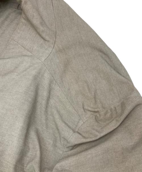 KAZUYUKI KUMAGAI ATTACHMENT（カズユキクマガイ アタッチメント）KAZUYUKI KUMAGAI ATTACHMENT (カズユキクマガイ アタッチメント) ストレッチメッシュコート ベージュ サイズ:2の古着・服飾アイテム