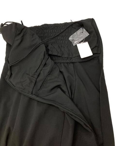 THE URBAN BLANCHE（ザ アーバンブランシュ）THE URBAN BLANCHE (ザ アーバンブランシュ) Cape layerd bare dress ブラック 未使用品の古着・服飾アイテム