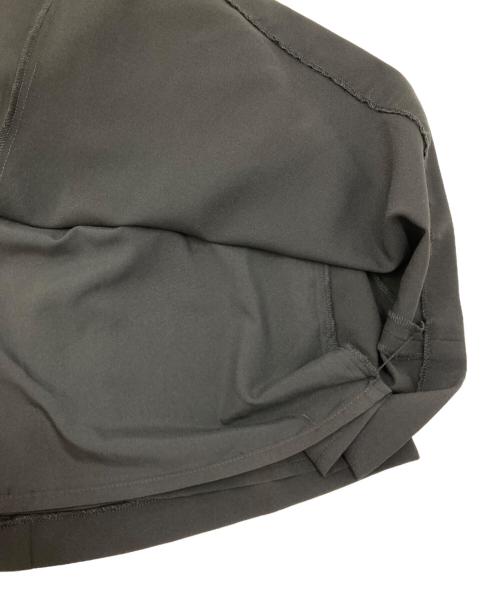 THE URBAN BLANCHE（ザ アーバンブランシュ）THE URBAN BLANCHE (ザ アーバンブランシュ) Cape layerd bare dress ブラック 未使用品の古着・服飾アイテム