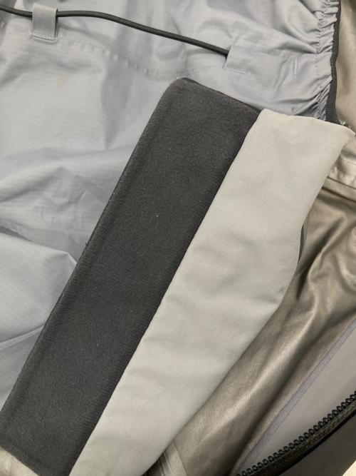 HAGLOFS（ホグロフス）HAGLOFS (ホグロフス) L.I.M Critus GTX Active Jacket グレー サイズ:Mの古着・服飾アイテム