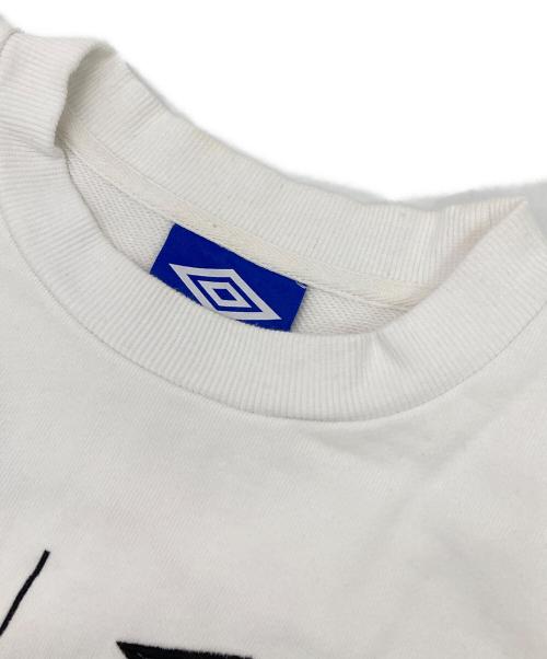 UMBRO（アンブロ）UMBRO (アンブロ) FREAK’S STORE (フリークスストア) kaoyorinakami (カオヨリナカミ) Double Logo Crewneck Sweat ホワイト サイズ:Lの古着・服飾アイテム