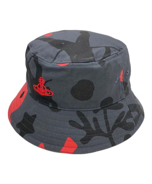 Vivienne Westwood（ヴィヴィアンウエストウッド）Vivienne Westwood (ヴィヴィアンウエストウッド) バケットハット グレー×レッドの古着・服飾アイテム