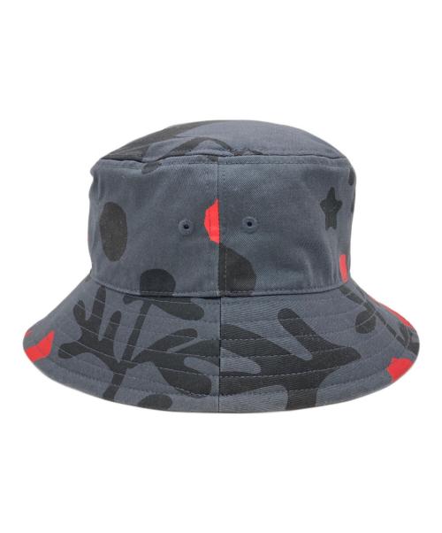 Vivienne Westwood（ヴィヴィアンウエストウッド）Vivienne Westwood (ヴィヴィアンウエストウッド) バケットハット グレー×レッドの古着・服飾アイテム