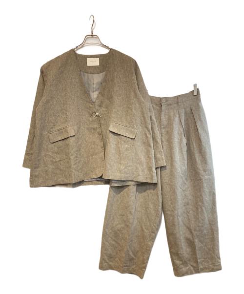 Natural by clip（ナチュラル バイ クリップ）Natural by clip (ナチュラル バイ クリップ) フレアミドルジャケット×ワイドストレートパンツ ベージュ サイズ:Free 未使用品の古着・服飾アイテム