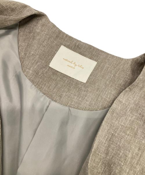 Natural by clip（ナチュラル バイ クリップ）Natural by clip (ナチュラル バイ クリップ) フレアミドルジャケット×ワイドストレートパンツ ベージュ サイズ:Free 未使用品の古着・服飾アイテム