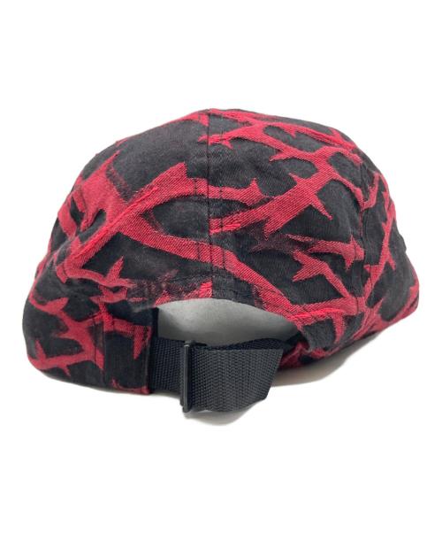 SUPREME（シュプリーム）SUPREME (シュプリーム) Thorn Camp Cap レッド×ブラックの古着・服飾アイテム