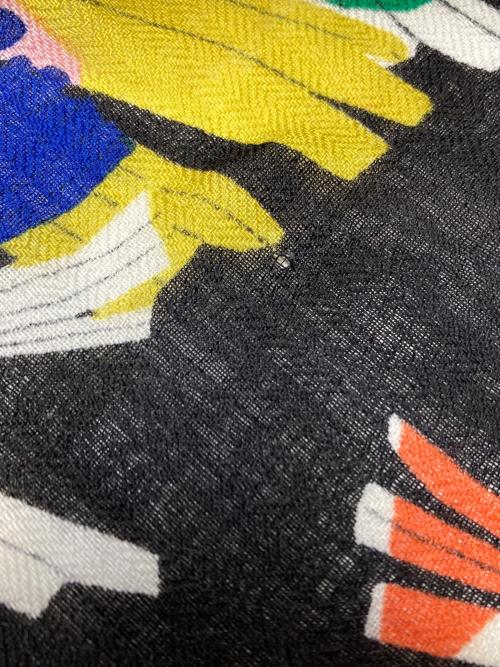 INOUI EDITIONS（イヌイエディションズ）INOUI EDITIONS (イヌイエディションズ) 大判ストール マルチカラーの古着・服飾アイテム