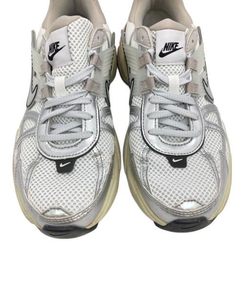 NIKE（ナイキ）NIKE (ナイキ) V2K RUN ホワイト サイズ:US8の古着・服飾アイテム